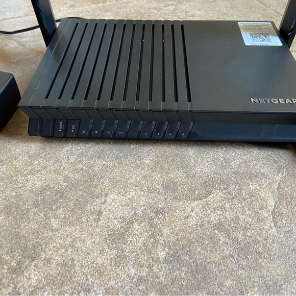 WORKING - NETGEAR 4-Stream AX1800 WiFi 6 Router (RAX20-100NAS) - Picture 8 of 16